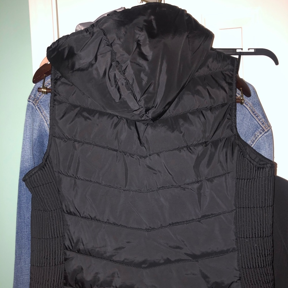 black vest - Picture 2 of 2
